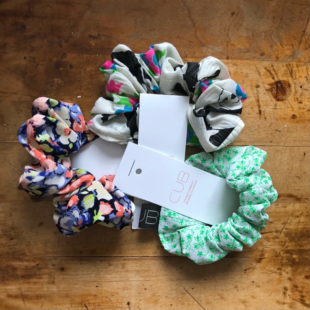 Floral scrunchie set